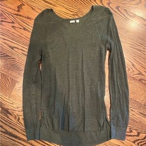 Light weight sweater